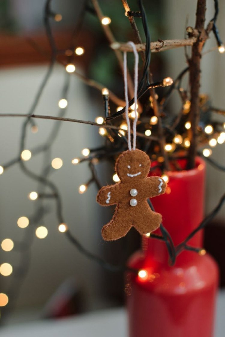 Ušite perníčky z filcu, ozdobte ich korálkami diy-vianoce-ozdoby-pernik-clovek-filc-koralky