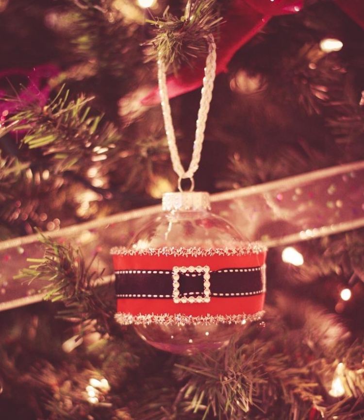 Mikulášsky pás okolo sklenenej gule kutilské vianočné ozdoby santa claus opasok