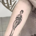 Zdjęcie tatuażu z Audrey Hepburn 08/10/2020 №025 -Tatuaż Audrey Hepburn-