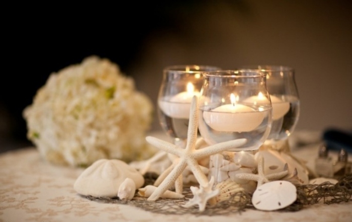 námorné-plážové-svadobné-dekorácie-aranžovanie-stola-čajové svetlá