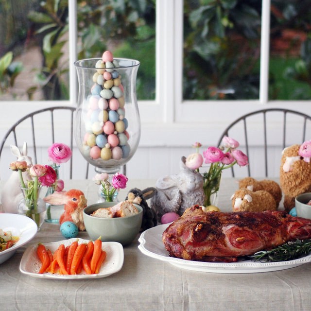 Dekoračné nápady na veľkonočný stôl Zajačie figúrky Ovčie vajíčko Stromček navijak