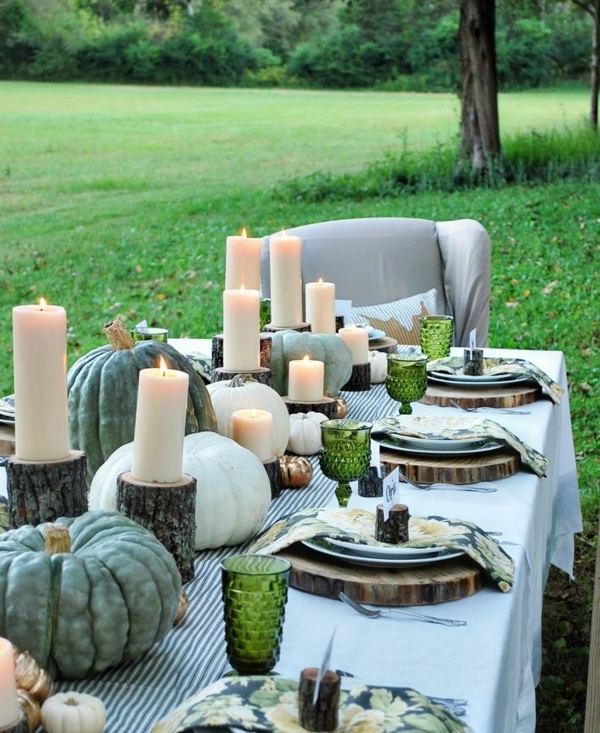 modro biely stolný záhradný večierok záhrada