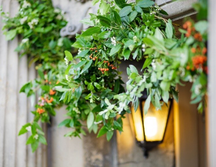 Vianočná dekorácia-veniec-dom-vchod-vždyzelené-listy