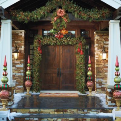 vianočné dekorácie s jedľovými girlandami-veľké-vianočné gule