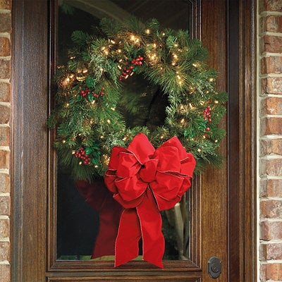 vianočné dekorácie-s-jedľou-veniec-dvere-veniec