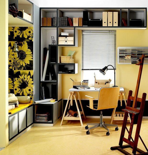 nápady na izbu pre mládež-chlapec-čierna-žltá-policový-systém-strop-bohatý