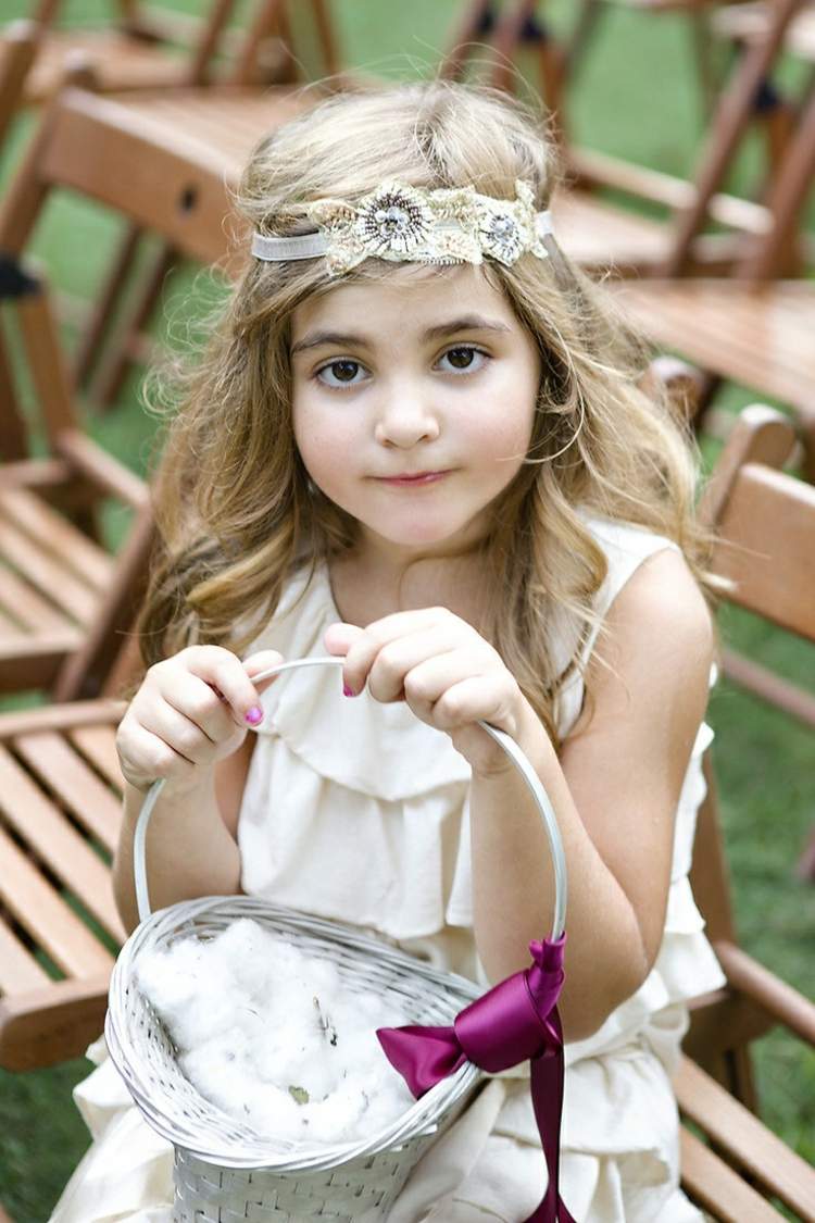 Na detský účes v štýle boho môžete použiť čelenku detské účesy pre dievčatá kvetina dievča košík boho svadba