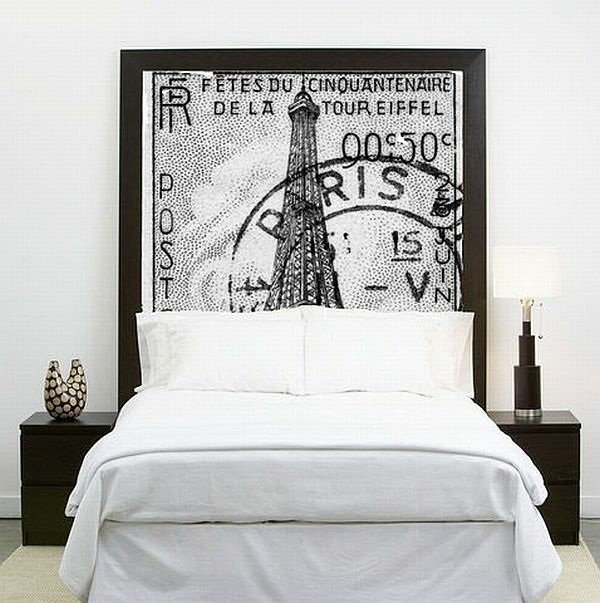 Spálňa s čelom k fotografickej stene