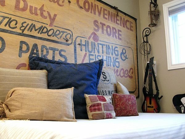 Street-table-as-a-headboard-creative-bedroom-equipment-idea