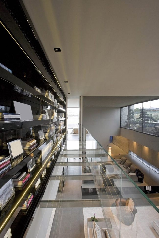 nápady skleneného zábradlia moderná domáca knižnica nápady skleneného zábradlia pre modernú domácu knižnicu