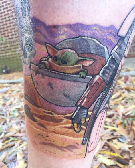 Primjer fotografije tetovaže s likom Baby Yoda (Baby Yoda) iz serije The Mandalorian - fotografija 6