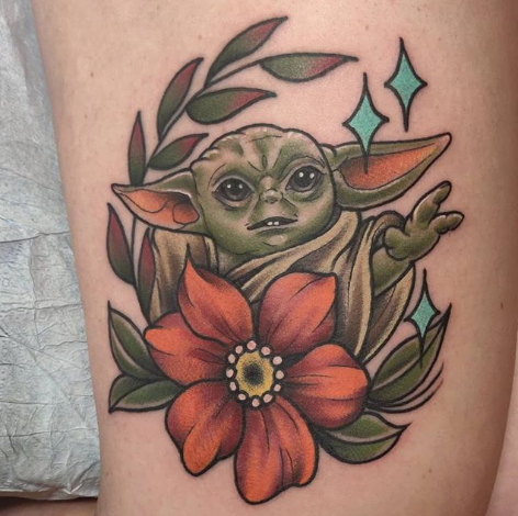 Primjer fotografije tetovaže s likom Baby Yoda (Baby Yoda) iz serije The Mandalorian - fotografija 11