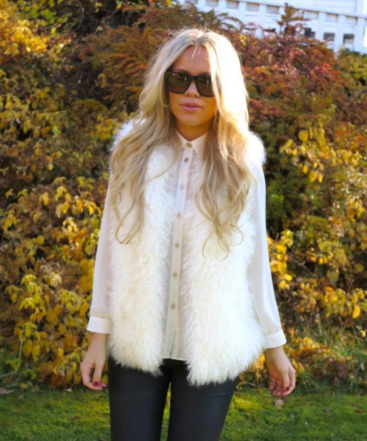 Outfity s kožušinovou vestou jeseň-biela-košeľa-čierne-nohavice