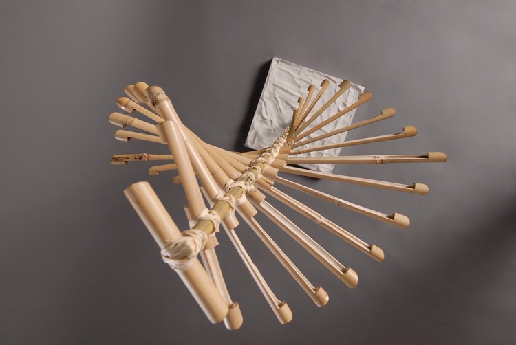 prúdové svietidlo-špirálovitý tvar-bambusové tyče