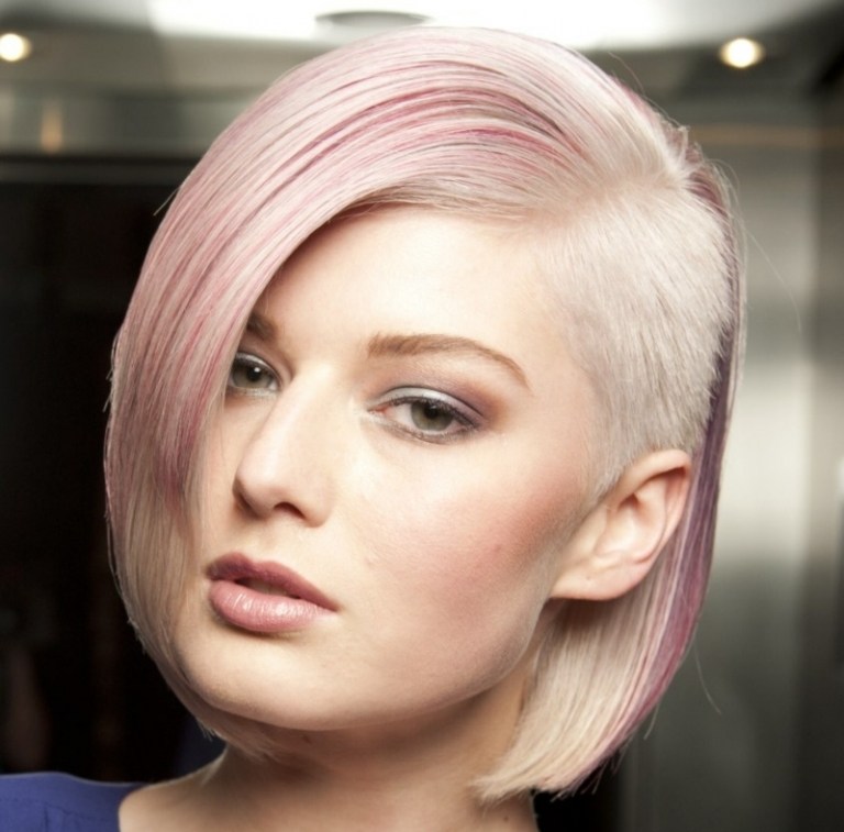 Elegantný svadobný účes s podrezanými a ružovými nuansami vybudovať účes s podrezanými bob nápad ružové nuansy blond elegantný vzhľad