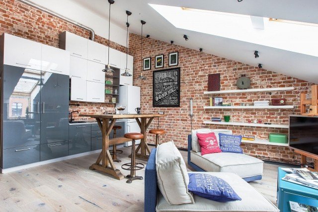 nápady na bývanie-dachschrage-kuchyňa-sedacia časť-tehlová stena