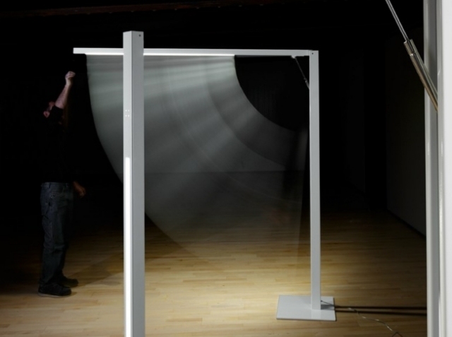 moderné osvetlenie-kovová stojanová lampa-dizajn Christian Piccolo nápady osvetlenie-stojací lampa s kovovým rámom-Christian Piccolo