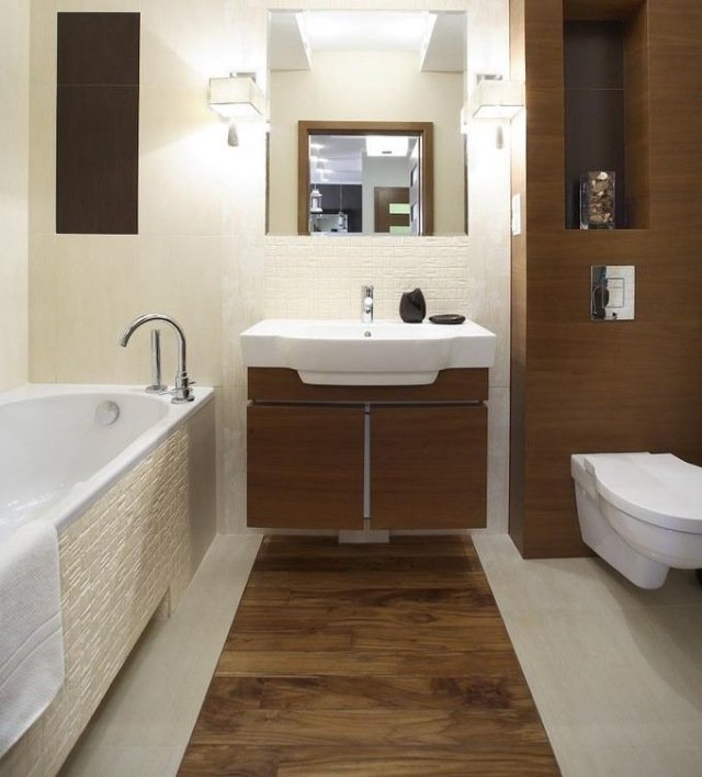 malá-kúpeľňa-dizajn-obklady-drevo-vzhľad-krémovo-biela