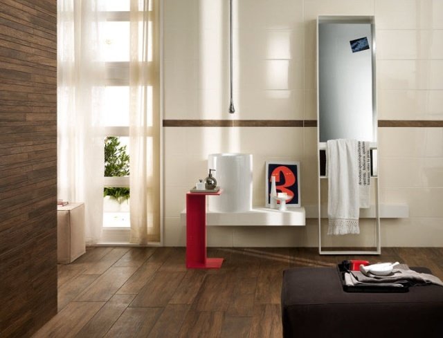 moderná kúpeľňa-nápad-podlaha-dlaždice-vzhľad-dreva-krémovo-farebná-glazovaná-stena-dlaždice