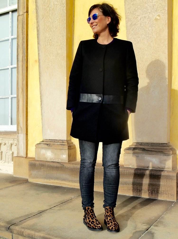 ploché topánky s leopardovou potlačou a monochromatickým oblečením OBRAZY KAMERY SAMSUNG