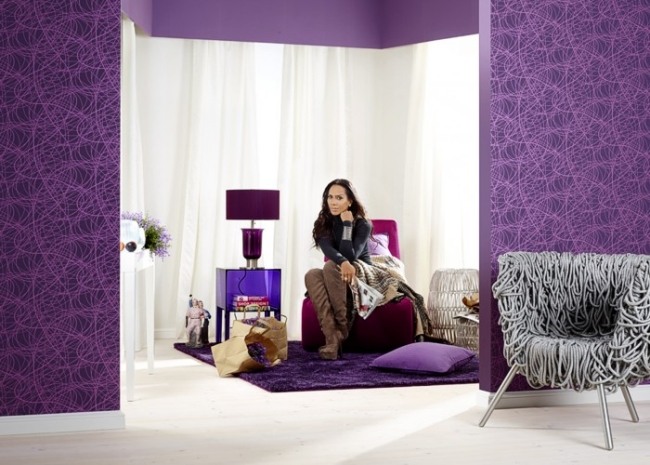 Dizajn tapety Barbary Becker so vzorom purpurových priesvitných závesov Dizajnové tapety barbara becker vzor purpurové priesvitné závesy