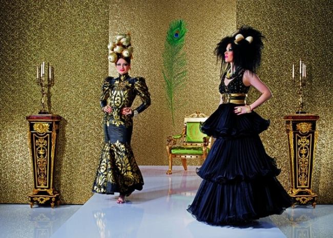 HARALD GLÖÖCKLER zlatý dizajn tapety pávie pierko HARALD GLÖÖCKLER zlaté tapetové pávie pierko