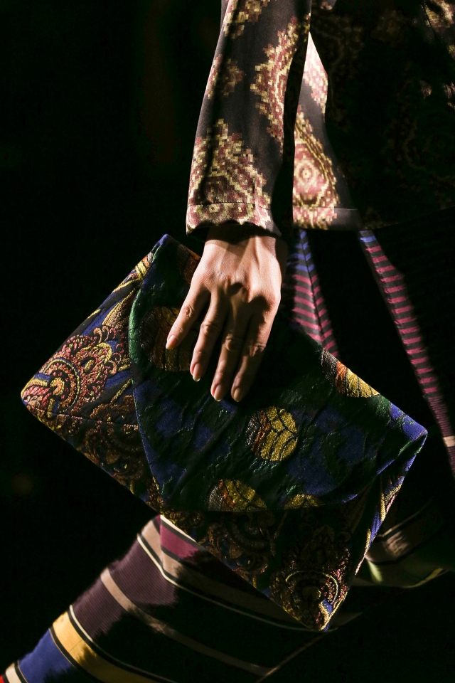 lichobežníková spojka s etnickými motívmi Dries Van Noten-Trends-jar 2015 lichobežníková spojka-Ethno-Dries-Van-Noten-Trends-jar-2015