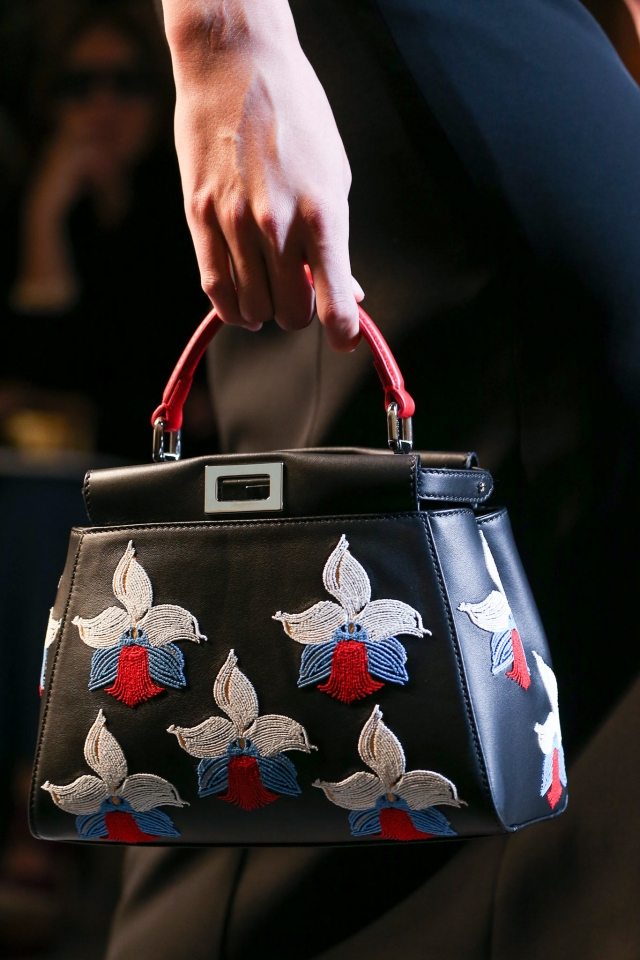 Kabelka s držadlom fendi lichobežníková s etnickým kvetinovým vzorom Kabelka-fendi-klasika-ženský-etno-vzor-kvetinový vzor