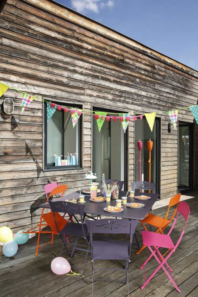 Kovový konferenčný stolík Nábytok do záhradnej terasy recyklovateľný