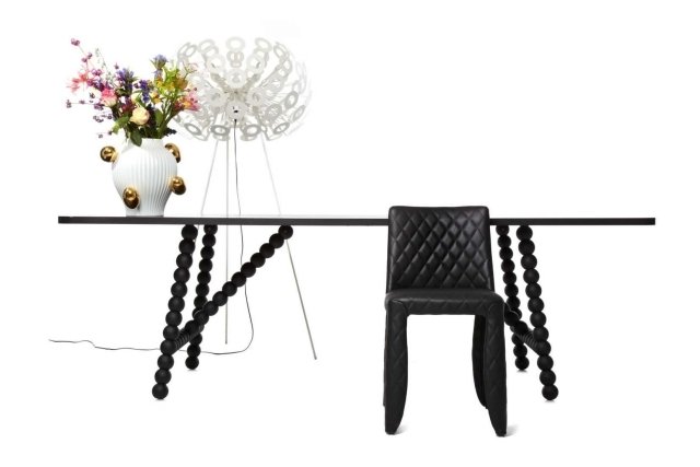 efektný dizajnový skladací stôl v čiernej farbe