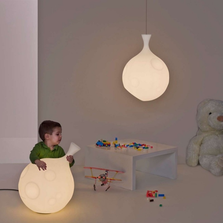 ARTURO-ALVAREZ-lua-white-lights-polyethilen