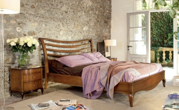 Rámovaná spálňa na stenu z prírodného kameňa