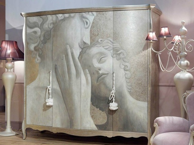 Šatňa namaľovaná v kráľovskom štýle Guisti Portos