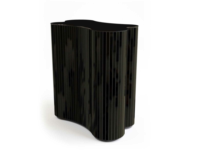 Šatník Wogg 51 čierny kľukatý tvar