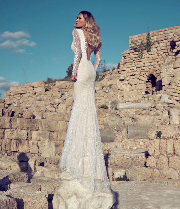 svadobné šaty krémovo biele čipkované rukávy zadný výstrih svadobné šaty-krémovo-biele-čipkované-rukávy-výstrih