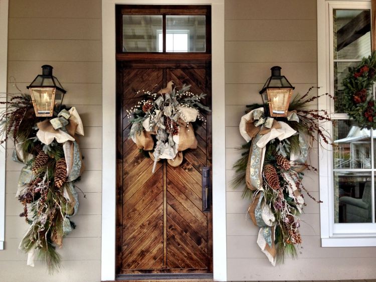 Slávnostný, rustikálny nápad na dekoráciu verandy slávnostná vianočná výzdoba vonkajší nápad rustikálny dverný veniec lampióny šperky