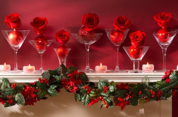 Vianočná ozdoba na krbovú rímsu Mantelpiece Christmas decoration roses candles šípky