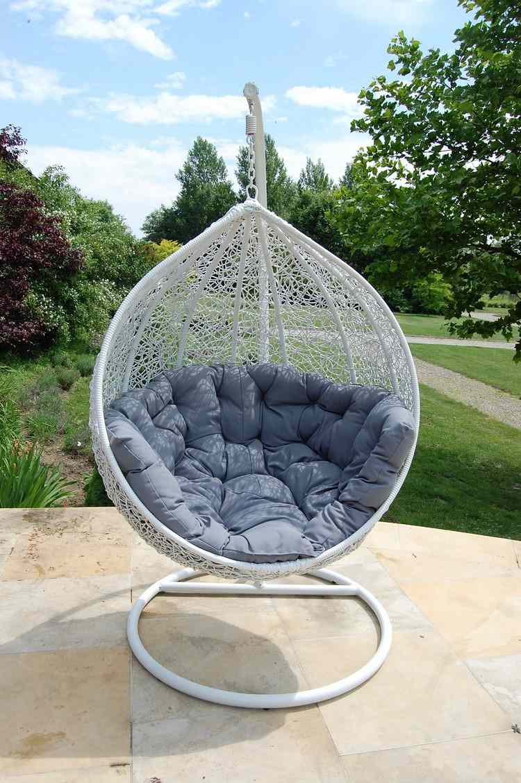 Závesný vankúš-rám-vonku-biely-kovový-rám-rám-sivý sedák