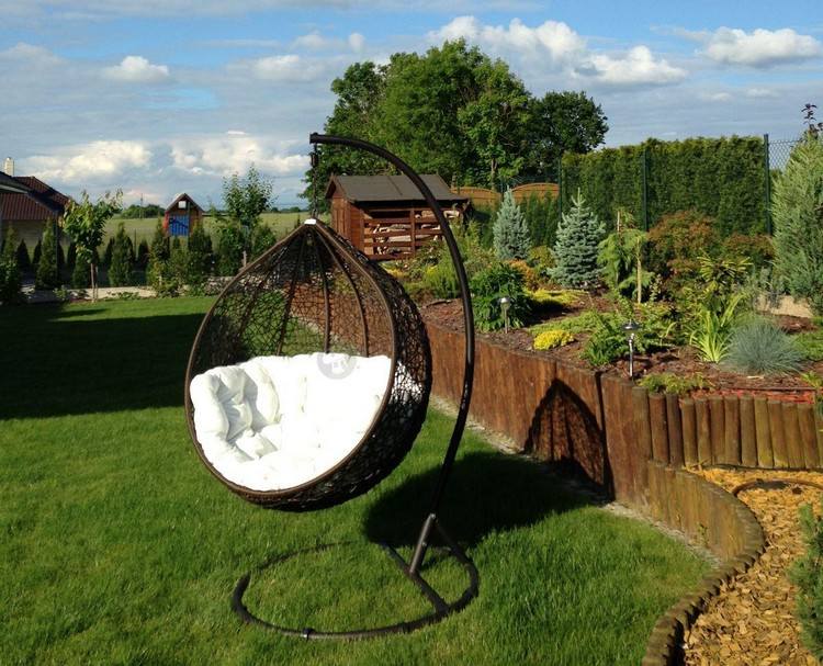 závesná stolička-rám-vonkajšia-záhrada-hnedo-čierna-kovový rám