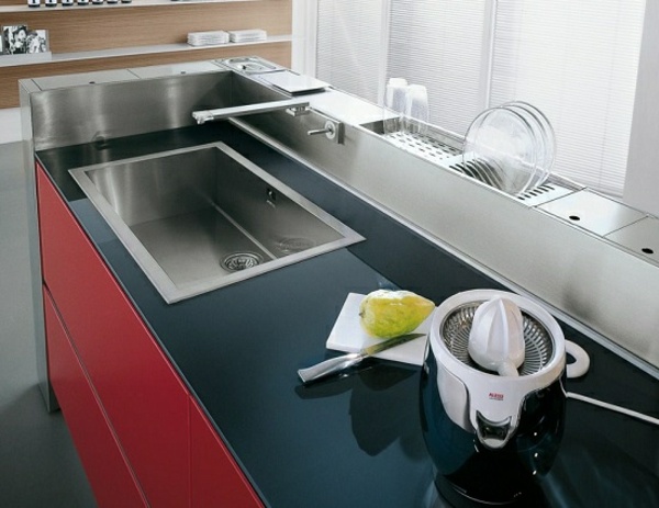 čierne a červené umývadlo