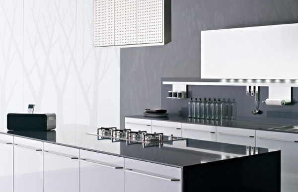 moderná-malá-biela-kuchyňa