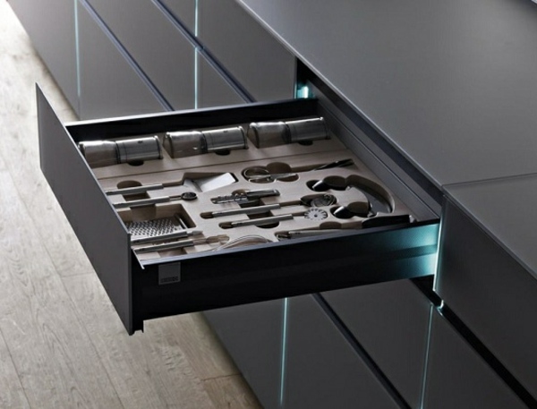 Úložný priestor-malá-kuchyňa-elegantná-zásuvka