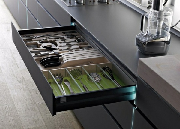 moderná-praktická-kuchyňa-kuchynská zásuvka