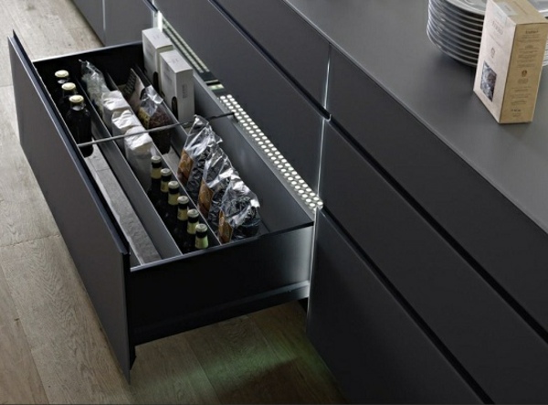 moderne matné kuchynské police