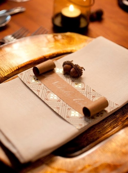 dekorácia na stôl-jesenná látka-obrúsok-žaluď-menovka