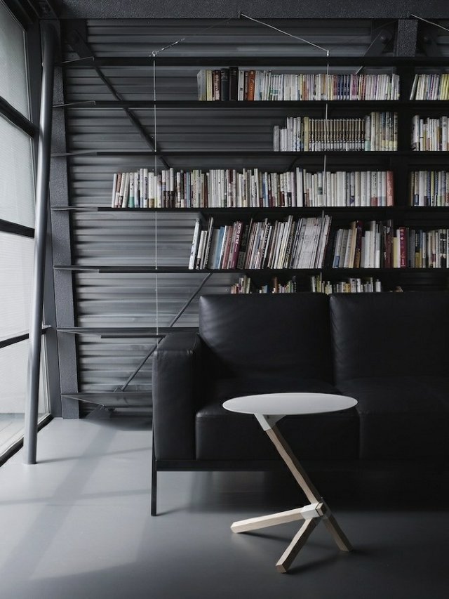 industriálny štýl bývania tmavá farba graffit metal