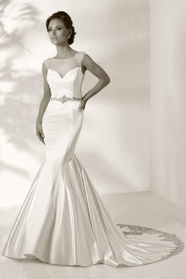 Romantické saténové šaty s tylovým lodičkovým výstrihom podmorský výstrih tyl vlak nevesta nápady