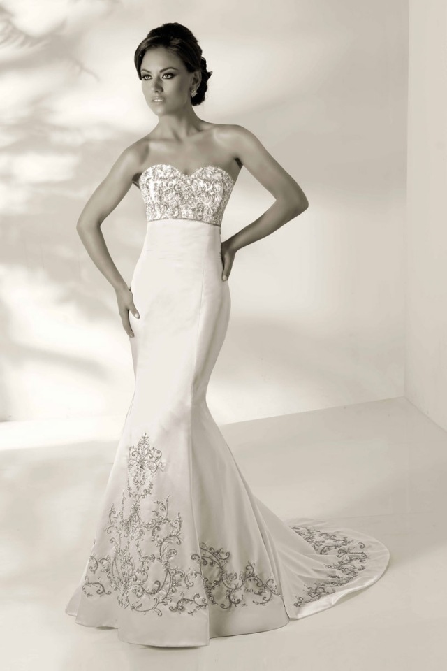 Ozdoba na dolnom okraji a zdobené prsia efekt výšivky-dlhé-svadobné-šaty-nápad