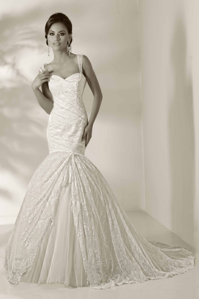 Morská panna, čipkované ramienka, srdiečkový výstrih morská panna-strih-postava-zdôraznené-šaty-nevesty