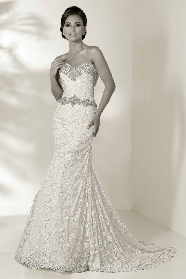 Čipka s výšivkou, opasok, srdcový výstrih srdiečko výstrih krajkové výšivky opasok svadobné šaty